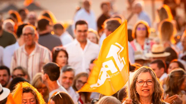 Mendes Bota distinguido como presidente honorÃ¡rio do PSD do Algarve