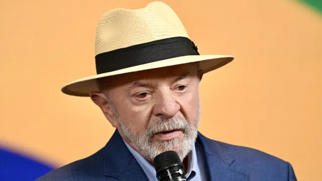 
                    Lula lidera sondagens, mas tem de reconquistar classe trabalhadora
                