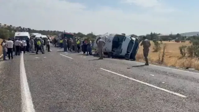 
                    Cinco mortos e 12 feridos em acidente de miniautocarro na Turquia
                
