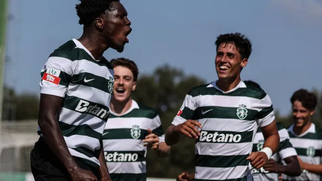 
                    Rui Borges assiste ao triunfo magro do Sporting B ante o Desp. Chaves
                
