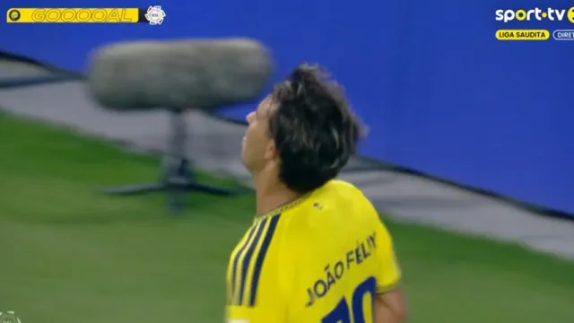 
                    Até Cristiano Ronaldo aplaudiu. Félix fez o que quis da defesa e marcou
                