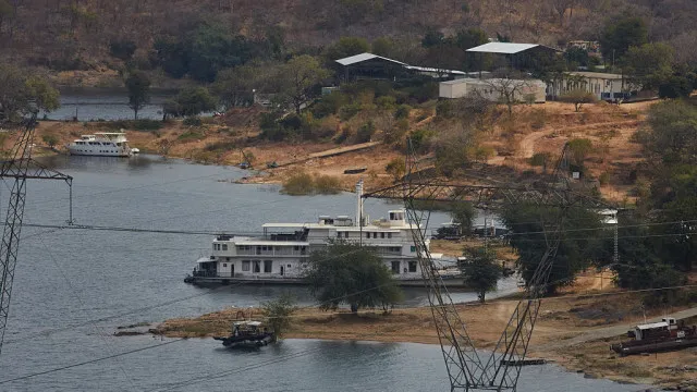 
                    Número de mortos no naufrágio no Zimbabué subiu para 80
                