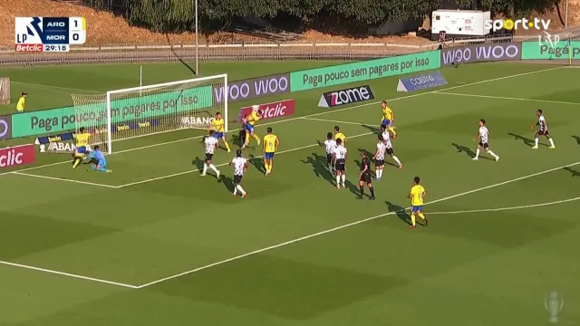 
                    Festival de golos. Moreirense 'atropelado' na visita a Arouca
                