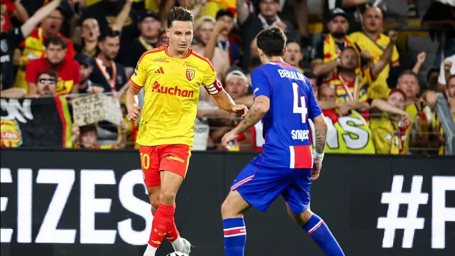
                    Lens bate Paris Saint-Germain e conquista Supertaça de França
                