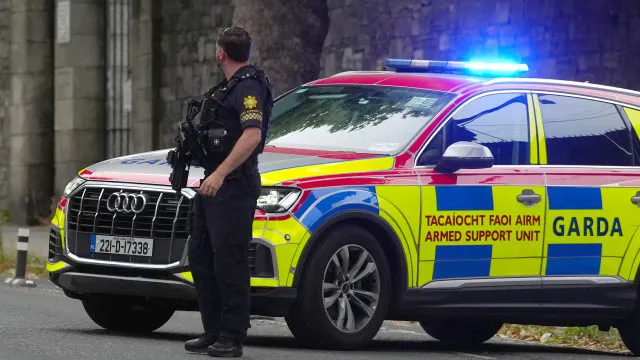 
                    Cinco jovens que seguiam em contramão morrem após colisão na Irlanda
                