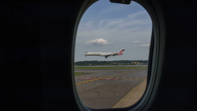 Controlador aéreo evita colisão entre 2 aviões nos EUA: “Podia ter sido…”