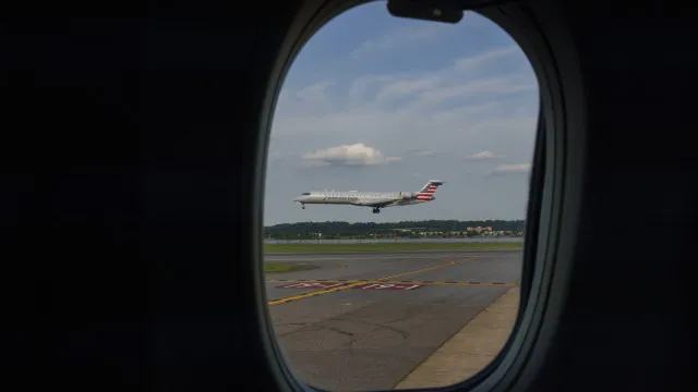 Controlador aéreo evita colisão entre 2 aviões nos EUA: “Podia ter sido…”