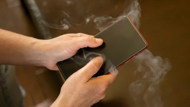 
                    Telemóvel demasiado quente? Há uma opção que deve desativar
                