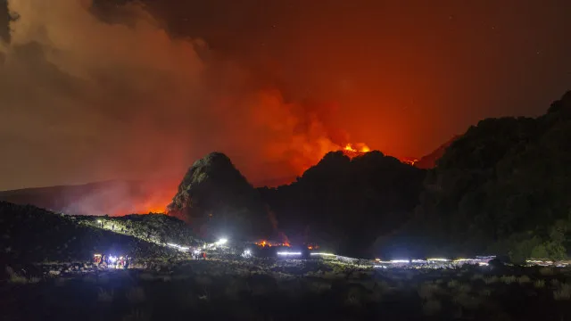
                    Turista aventurou-se em zona restrita do Etna e morreu atingido por raio
                