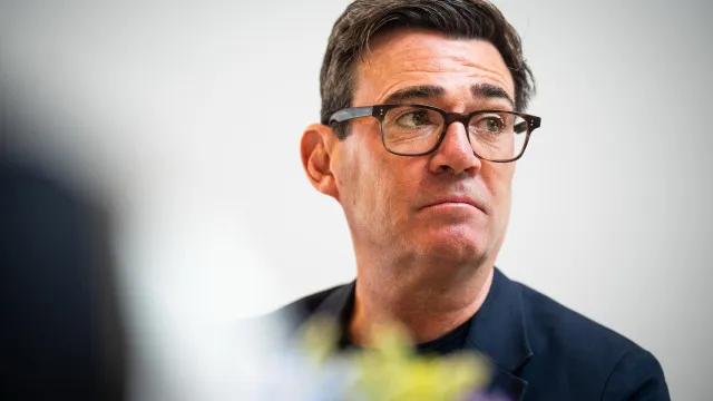 
                    Primeiro-ministro britânico trocou mensagens com falso assessor de Trump 
                