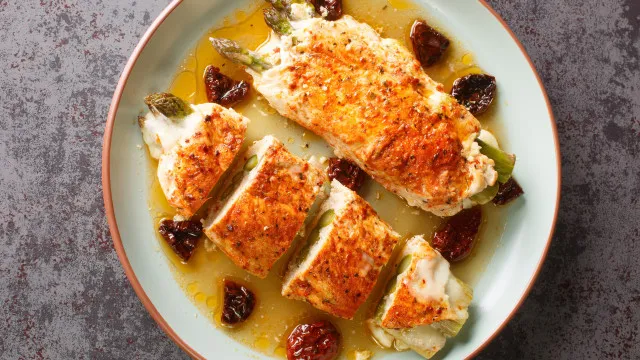 
                    Faz-se num instante! Peito de frango recheado no forno
                