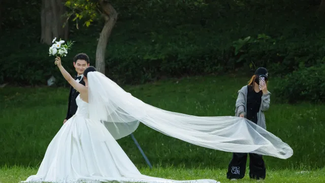 
                    Registar casamento em bancos ou estações de metro? Na China já se pode
                