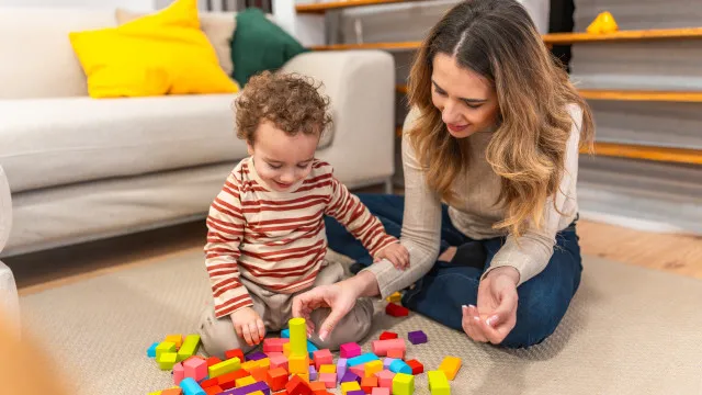 
                    Férias, escolas e creches fechadas: Duas licenças que pais devem conhecer
                