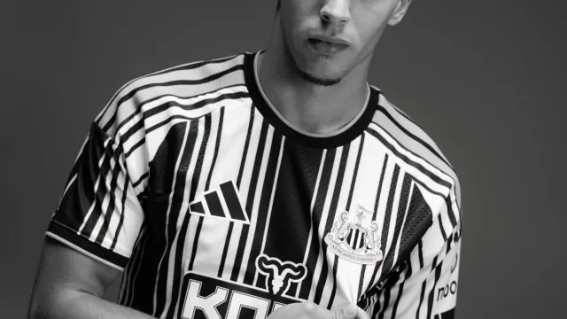 
                    Oficial: Dedic assina pelo Newcastle e Benfica revela valores do negócio
                