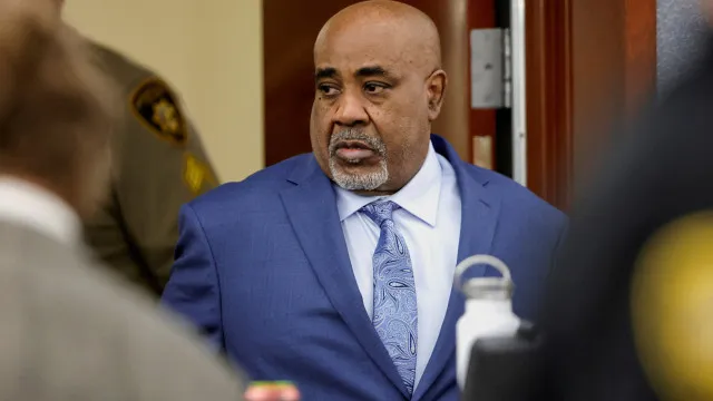 
                    As imagens do julgamento de suspeito no envolvimento na morte de Tupac
                