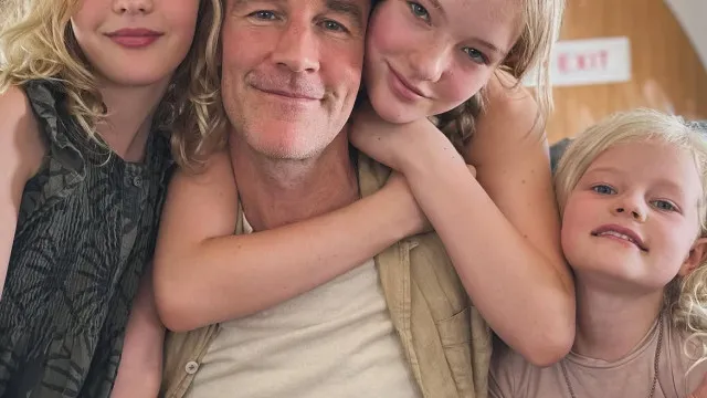 
                    Viúva recorda Van Der Beek e mostra-se grata por o ver através dos filhos
                