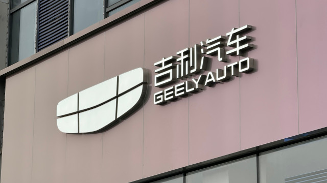 Fundador da chinesa Geely deixa presidência e liderança do fabricante