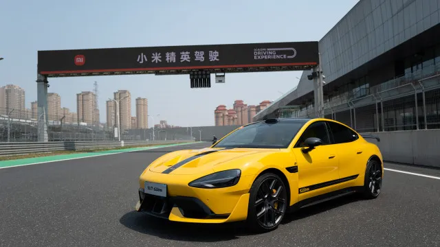 
                    Xiaomi SU7. Berlina elétrica chinesa já vendeu meio milhão de exemplares
                
