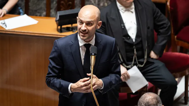 
                    França expulsa dois diplomatas iranianos em resposta a medida de Teerão
                