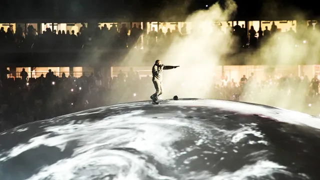
                    Kanye West anuncia concertos na Rússia (e poderá encontrar-se com Putin)
                