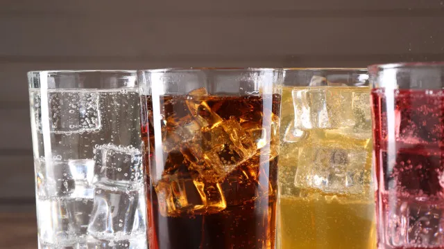 
                    Estas bebidas podem aumentar risco de cancro do estômago, alerta estudo
                