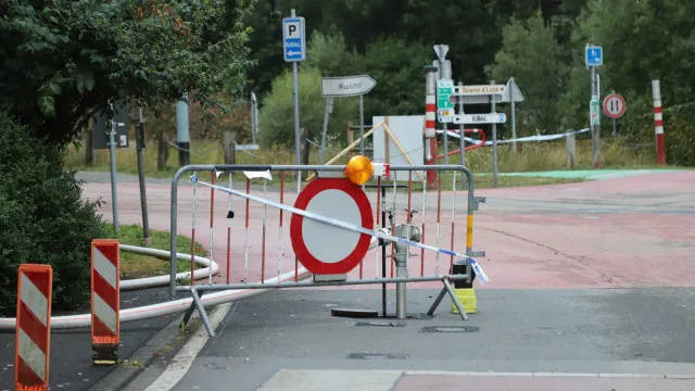 
                    Habitantes autorizados a regressar a casa após fogo florestal na Bélgica
                
