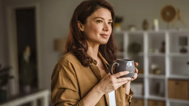 O café pode estar a estragar-lhe o sono. Saiba a que horas deve parar