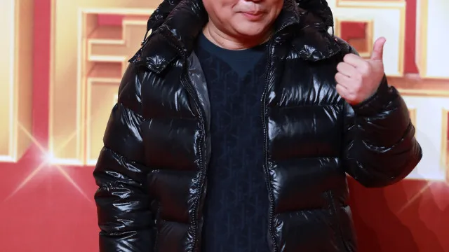 
                    Comediante chinês é alvo de investigação devido a piada: 
