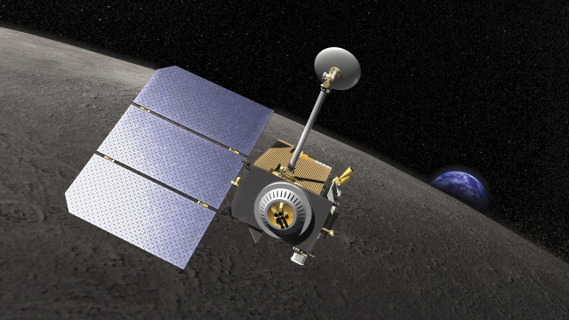 NASA revela cratera na Lua após impacto de foguete abandonado da SpaceX