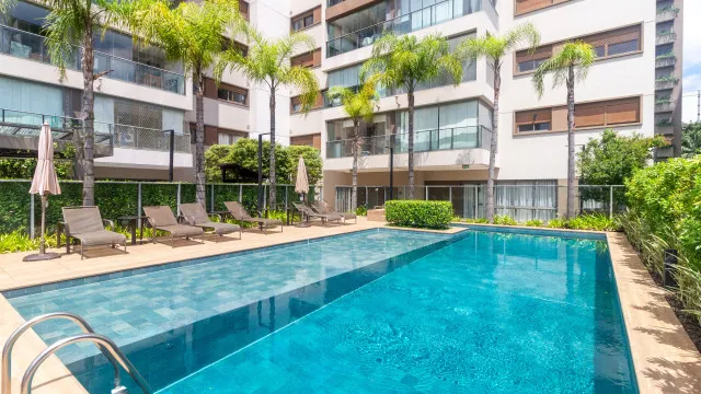 
                    Apartamentos com piscina custam mais 68% (e é mais difícil encontrá-los)
                