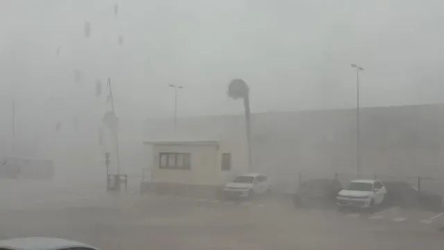 
                    Tempestade violenta em Valência e ventos de 150km/h: 