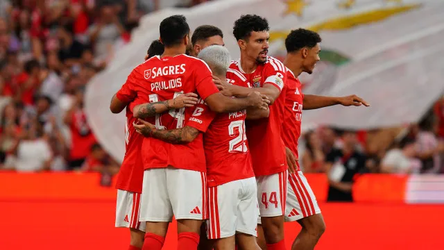 
                    Benfica dá 'pontapé' no AGF Aarhus e tem a Liga Europa no 'bolso'
                