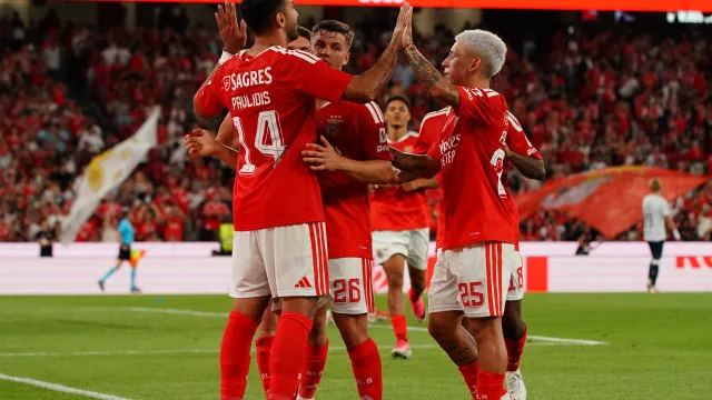 
                    Benfica 'congela' sonho dinamarquês e tem Liga Europa a um passo
                