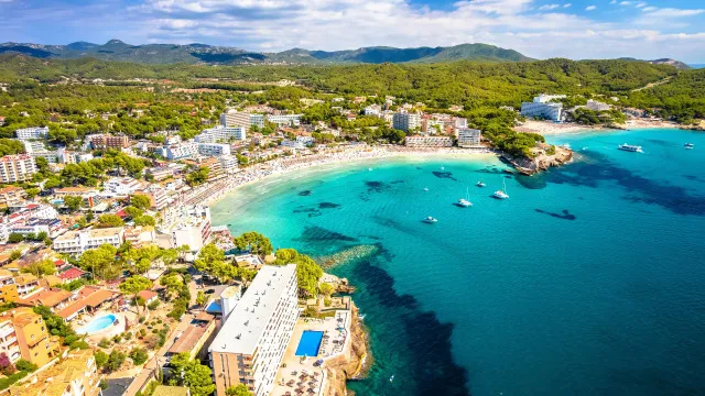 
                    Turista português resgatado após afogar-se em praia da ilha de Maiorca
                
