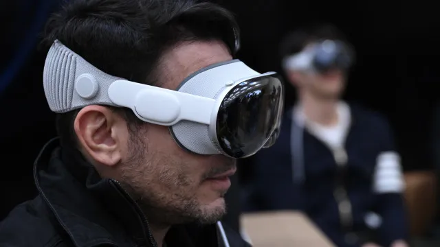 Apple despediu uma “equipa inteira” dedicada a realidade virtual