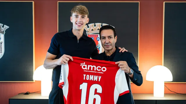 
                    Oficial: Sp. Braga contrata médio ao Barcelona por verba milionária
                