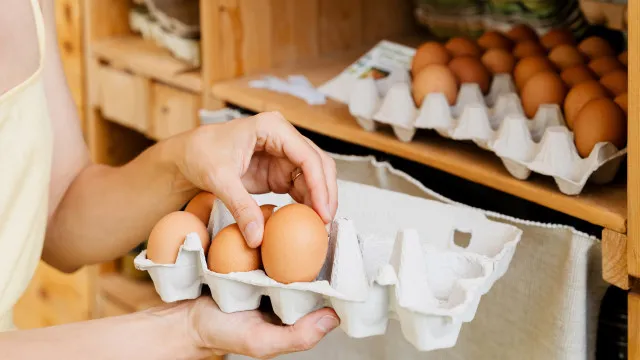 
                    Dicas para escolher os ovos mais saudáveis quando for às compras
                