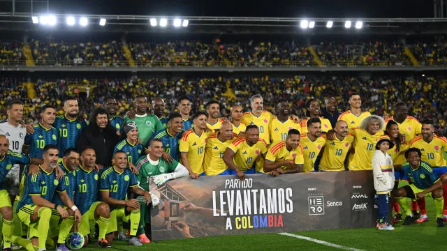 
                    Lendas do futebol participam em jogo de apoio após sismo na Colômbia
                