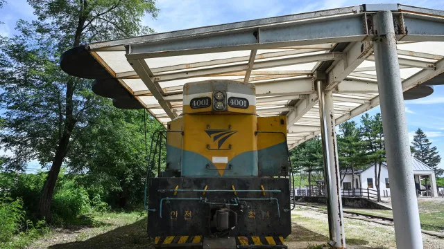 
                    Seul restaura antiga estação ferroviária na fronteira da Coreia do Norte 
                