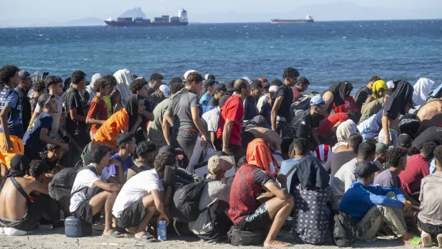 
                    HRW insta Governo espanhol a oferecer opção de asilo a ilegais em Ceuta
                