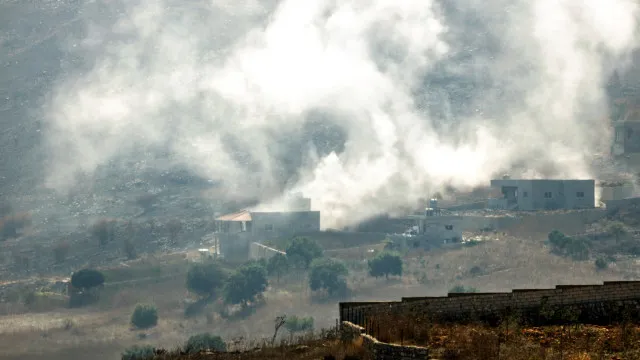 
                    Intensos bombardeamentos sacodem sul do Líbano
                