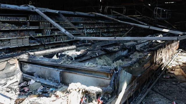 
                    Ataque russo a shopping causou 16 mortos. Ucrânia responde
                