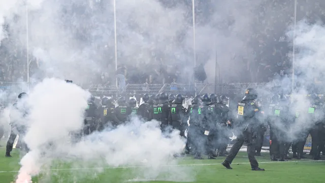 
                    Jogo da Taça da Alemanha resulta em 85 feridos após incidentes
                
