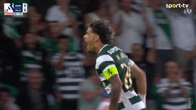 
                    À capitão. O belo golo de Maxi Araújo que deixou o Sporting a vencer
                