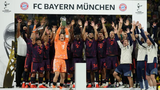 
                    Fábio Silva marca, mas Bayern conquista Supertaça frente ao Dortmund
                