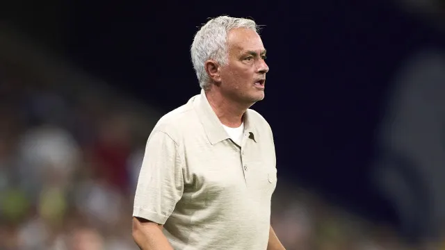 
                    Mourinho defende Vinícius: 