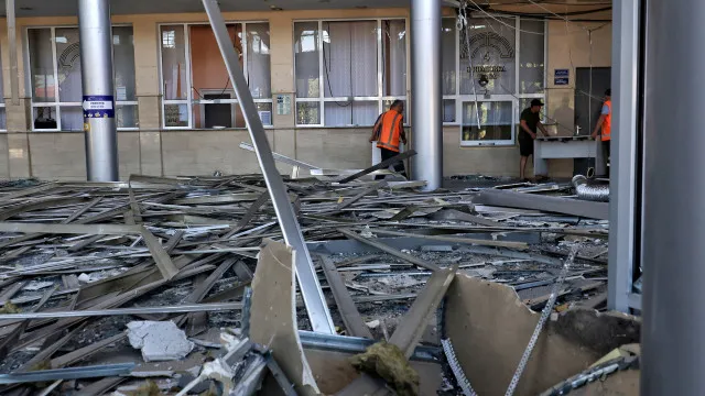 
                    Pelo menos quatro mortos e 30 feridos em ataques russos na Ucrânia
                