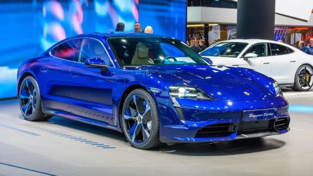 
                    Porsche Taycan será retirado? Marca diz que não é bem assim
                