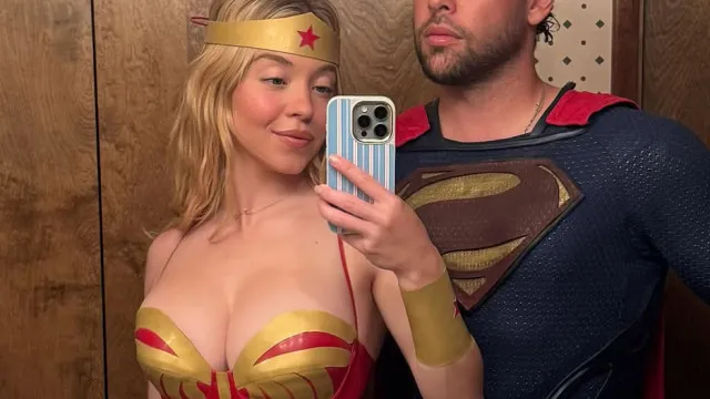 
                    Sydney Sweeney e Scooter Braun vestidos de super-heróis? Sim, aconteceu
                