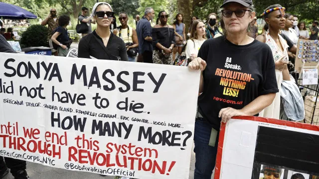 
                    Morreu na prisão o ex-polícia condenado por por matar Sonya Massey
                